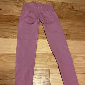NWOT NVGTN women’s sz Sm pink seamless contour leggings
